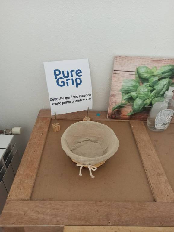 "Pure Grip", la maniglia pulita per i bagni di bar e attività commerciali
