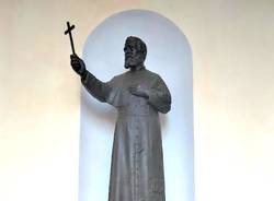 statua monsignor verius museo arte religiosa oleggio