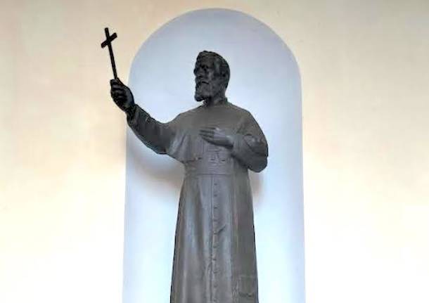 statua monsignor verius museo arte religiosa oleggio