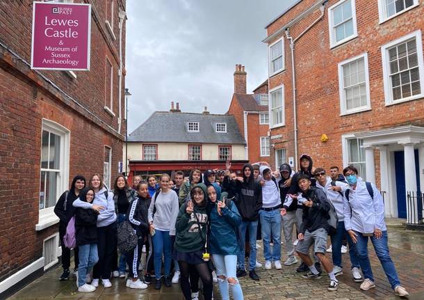 116 studenti dello Zappa in vacanza studio a Brighton a lezione di inglese