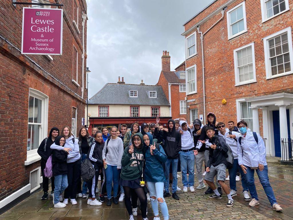 116 studenti dello Zappa in vacanza studio a Brighton a lezione di inglese