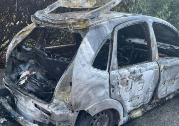 auto in fiamme Arconate 27 settembre