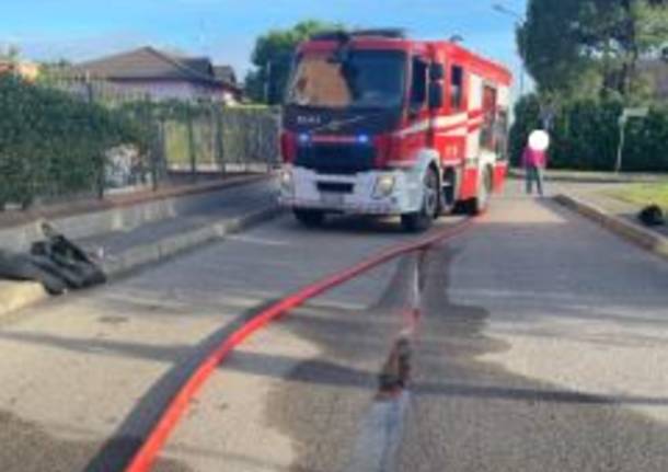 auto in fiamme Arconate 27 settembre