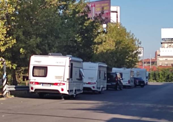 Campo nomadi in via Alassio a Milano, la protesta dei residenti