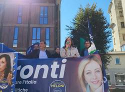 Candidati di Fratelli d'Italia in comizio a Legnano