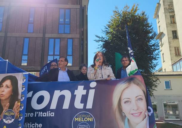 Candidati di Fratelli d'Italia in comizio a Legnano