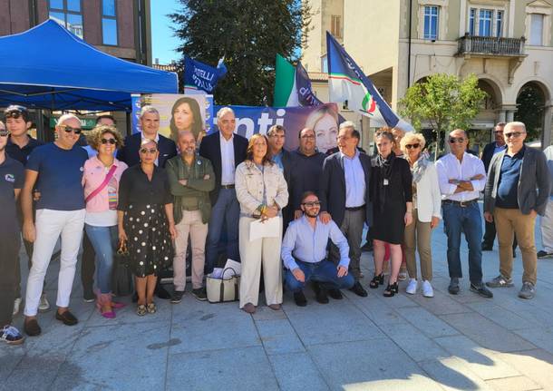 Candidati di Fratelli d'Italia in comizio a Legnano