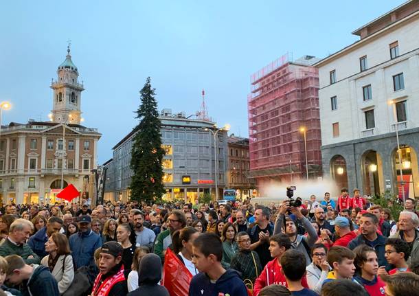 La festa in piazza della Openjobmetis