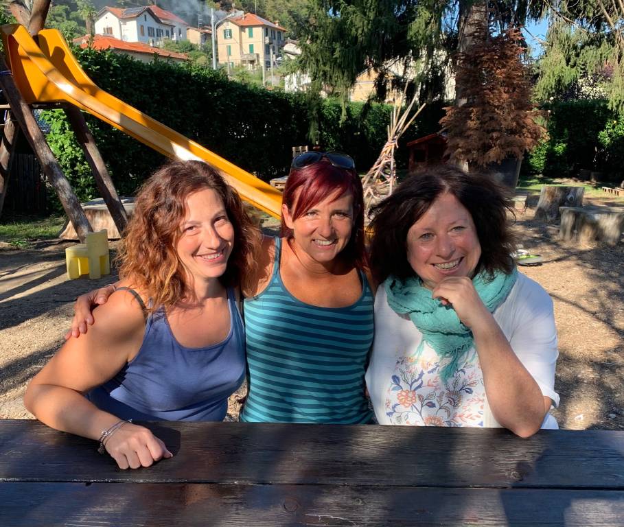 Alla scuola materna "Il bosco verde" ecco Ilaria Cordedda, Claudia Bardelli e Luisa Brenna