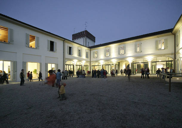 castello di monteruzzo biblioteca castiglione olona notte