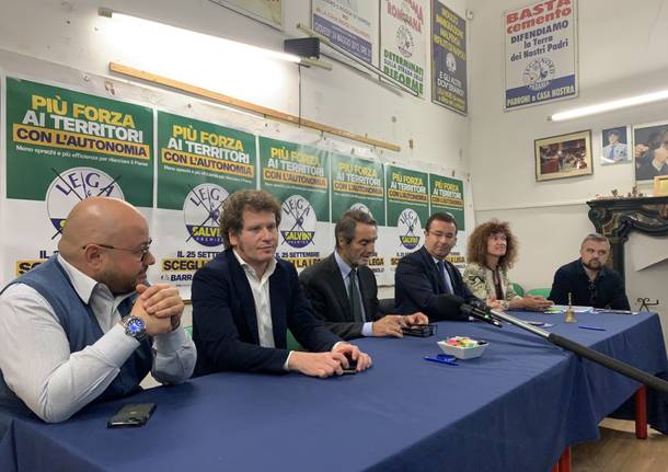 Fine di campagna elettorale nel gazebo per la Lega varesina