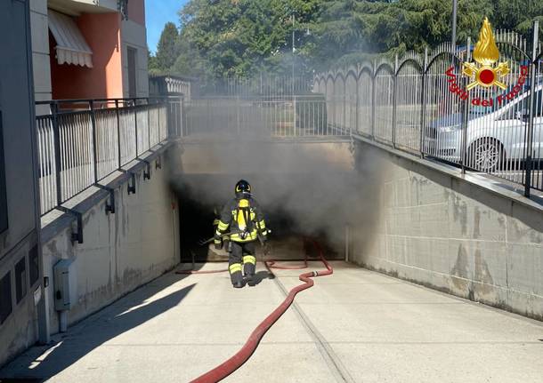 Incendio box a Tradate