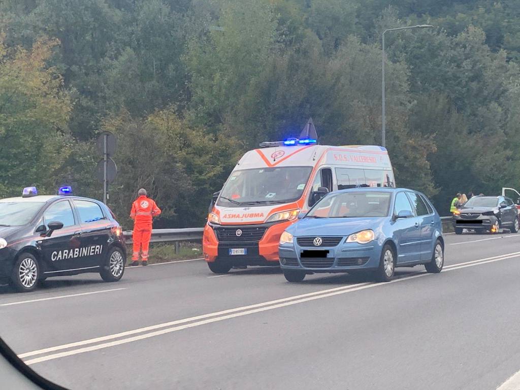 Incidente sulla tangenziale est di Varese, traffico in tilt a Belforte 