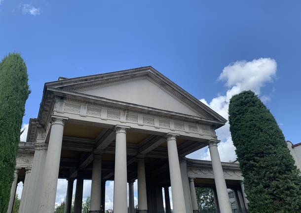 L’ultimo saluto a Karim al cimitero di Belforte 