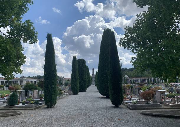 L’ultimo saluto a Karim al cimitero di Belforte 