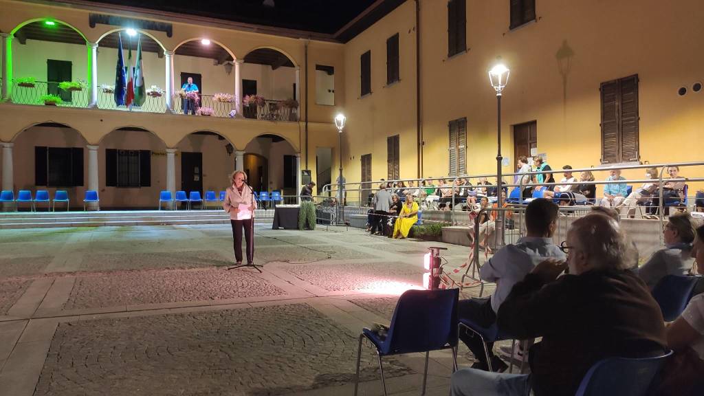 La consegna della croce ritrovata a Ternate