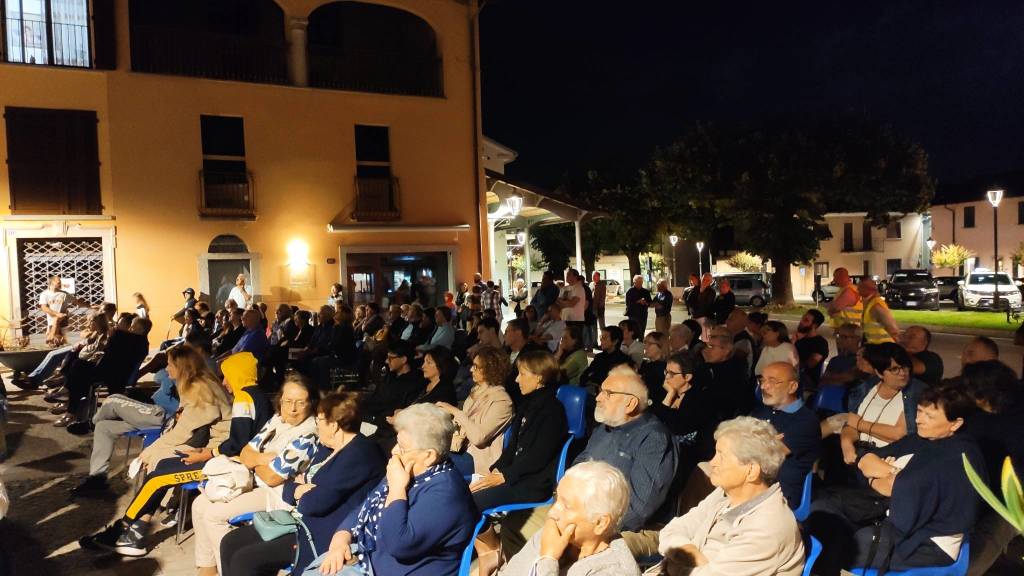 La consegna della croce ritrovata a Ternate