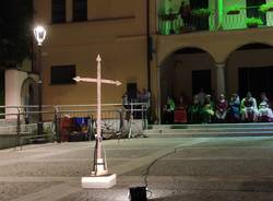 La consegna della croce ritrovata a Ternate