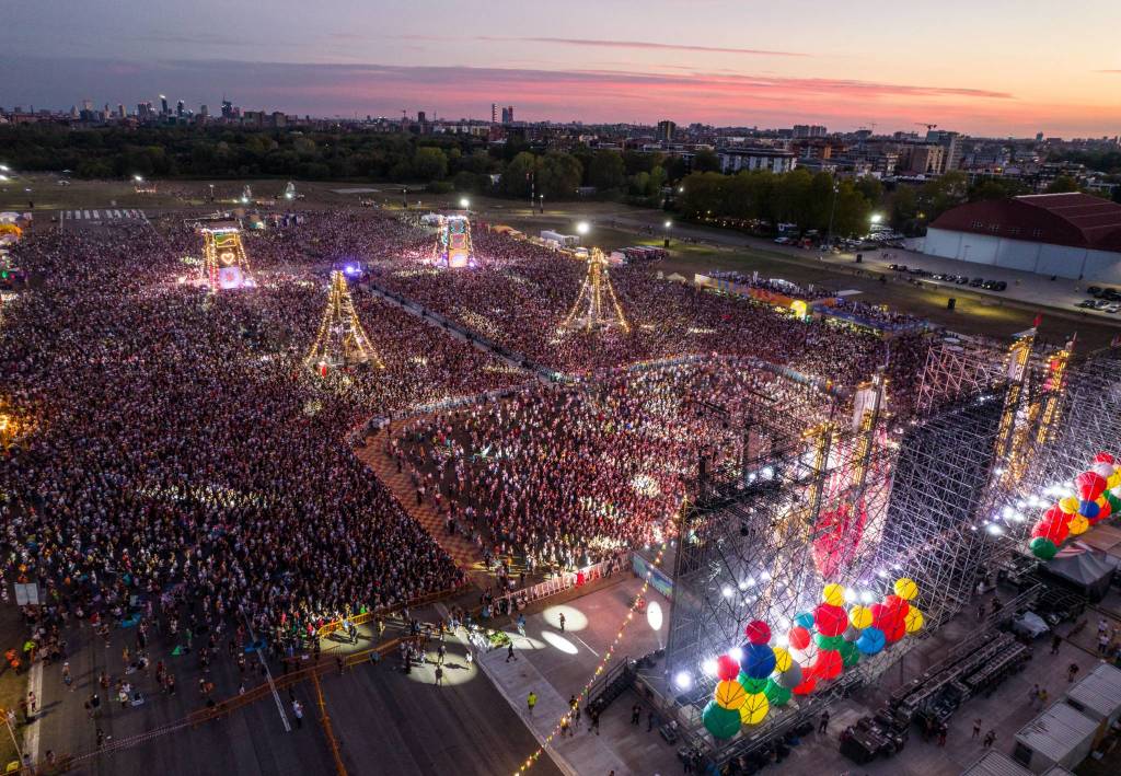 Lorenzo Cherubini Jovanotti in concerto a Bresso per il Jova Beach Party 2022
