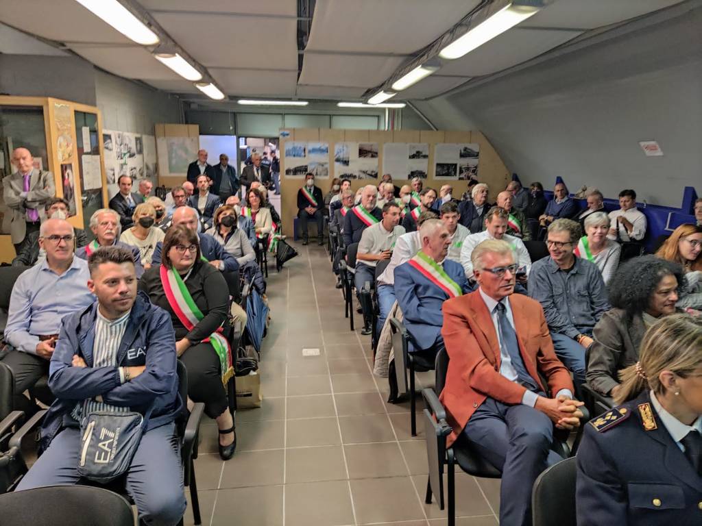 Premiate le stazioni storiche del Varesotto: i sindaci ritirano l'attestato 