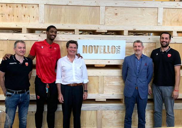 presentazione tariq owens pallacanestro varese