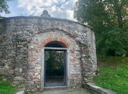 Prime sfumature d’autunno alle ghiacciaie di Cazzago Brabbia