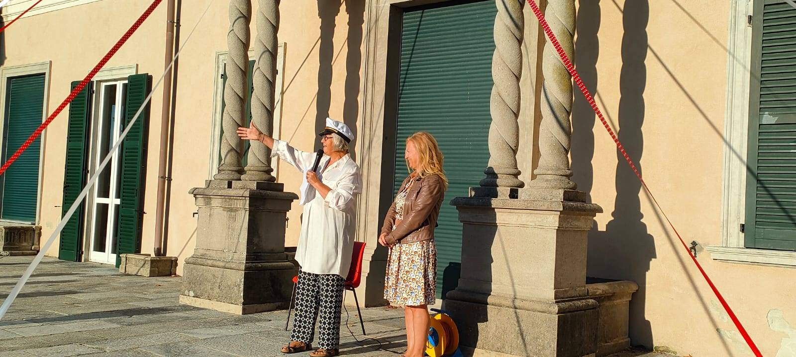 Primo giorno di scuola a Casciago e Morosolo tra palloncini, balletti e voglia di normalità