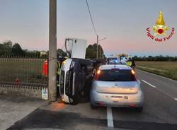 scontro tra due auto in via augusta