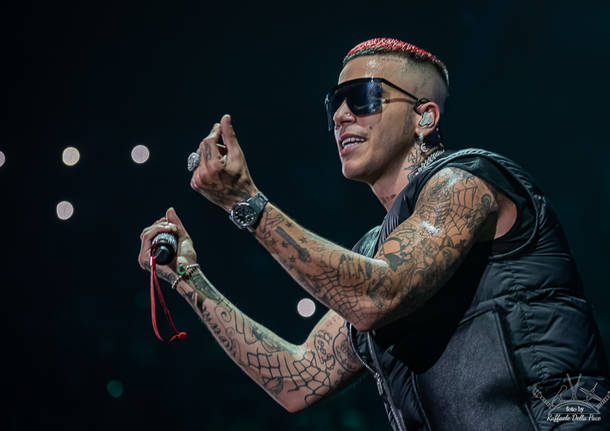 Sfera Ebbasta in concerto al Mediolanum Forum di Milano