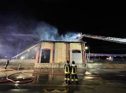 Tetto in fiamme castano primo 