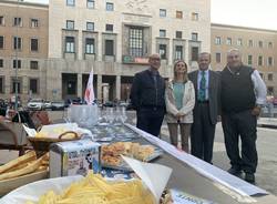 Un aperitivo in piazza conclude la campagna elettorale dei 5 stelle a Varese