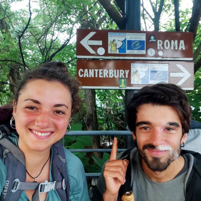 3200 chilometri a piedi sulla via Francigena. "Un'esperienza meravigliosa che ti cambia la vita"