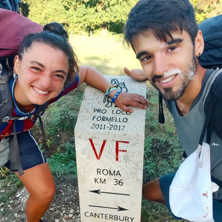 3200 chilometri a piedi sulla via Francigena. "Un'esperienza meravigliosa che ti cambia la vita"