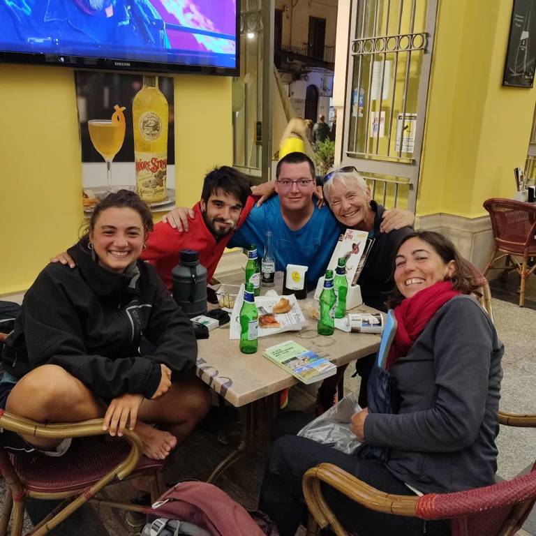 3200 chilometri a piedi sulla via Francigena. "Un'esperienza meravigliosa che ti cambia la vita"
