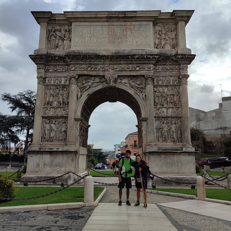 3200 chilometri a piedi sulla via Francigena. "Un'esperienza meravigliosa che ti cambia la vita"