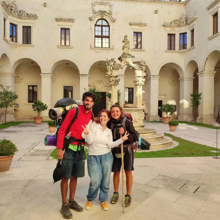 3200 chilometri a piedi sulla via Francigena. "Un'esperienza meravigliosa che ti cambia la vita"