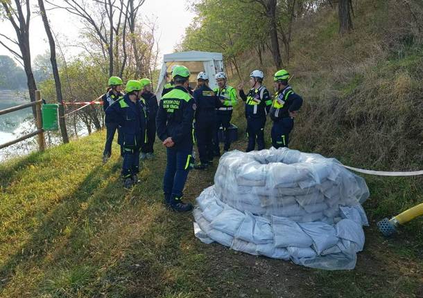 Al laghetto Cantone di Nerviano le prove per l'uso di motopompe e attrezzature idrogeologiche 