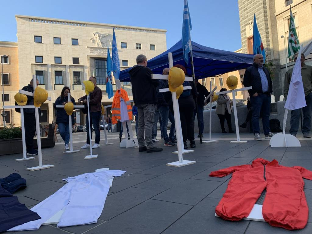 Assemblea in piazza per Cgil, Cisl, Uil
