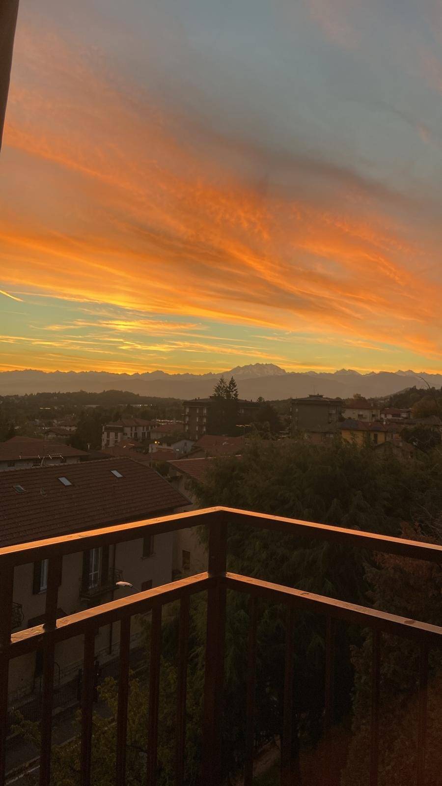 Gli spettacolari colori del tramonto di lunedì 3 ottobre