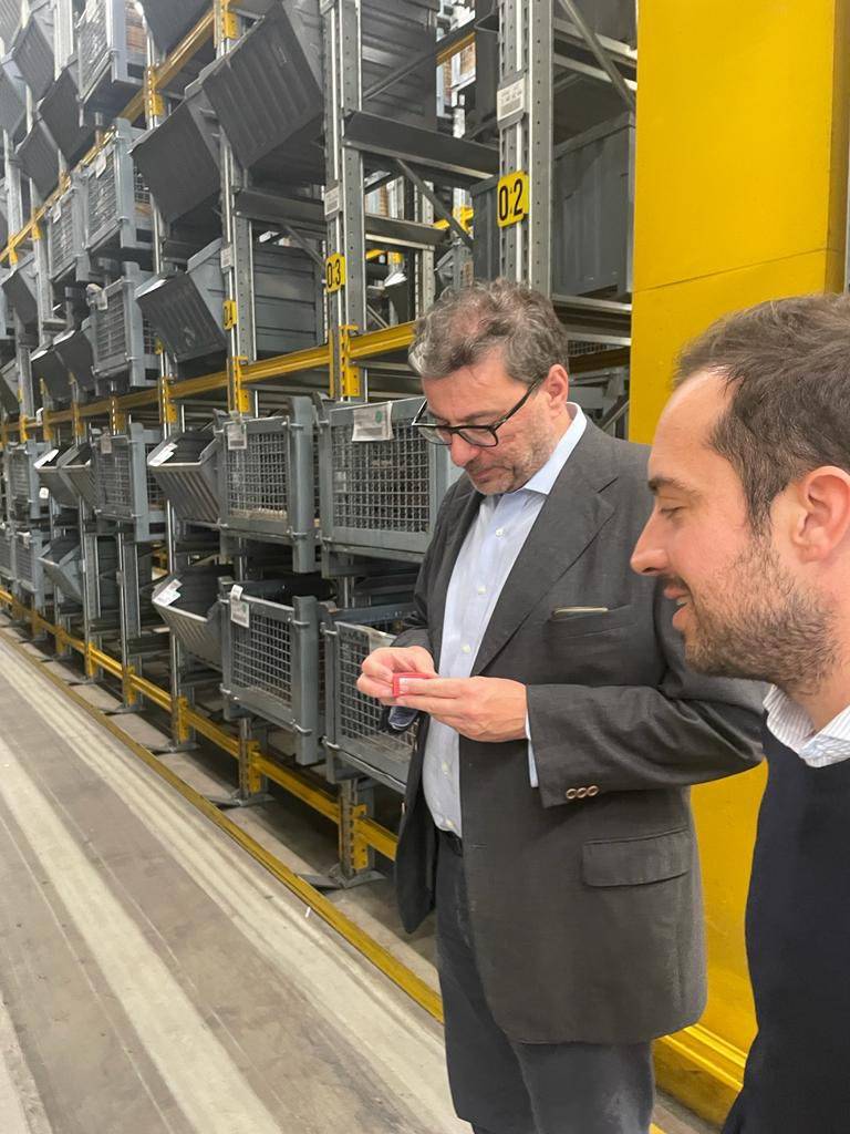 Giorgetti in visita al Saponificio Varesino di Brebbia e alla Chiaravalli di Cavaria