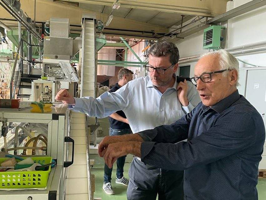 Giorgetti in visita al Saponificio Varesino di Brebbia e alla Chiaravalli di Cavaria