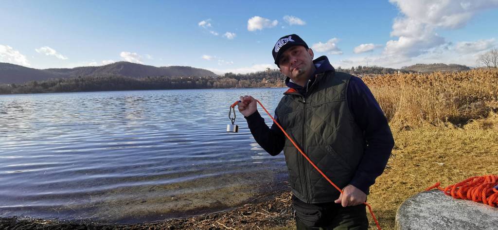 I reperti pescati col magnete nel Lago di Varese