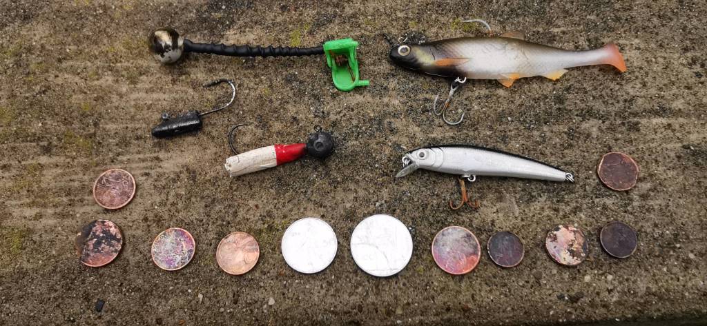 I reperti pescati col magnete nel Lago di Varese