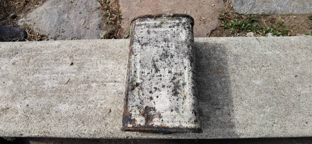 I reperti pescati col magnete nel Lago di Varese
