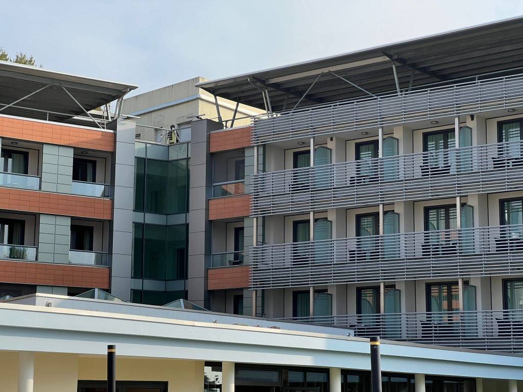Incendio all'hotel di via Albani a Varese