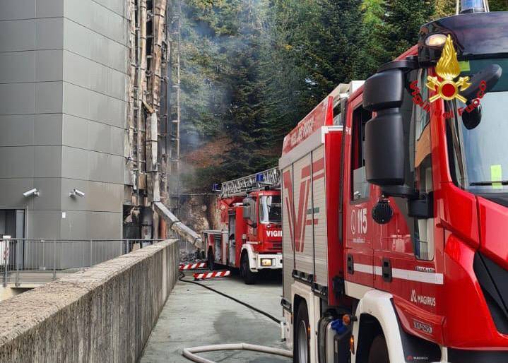 Incendio all' Unahotels di via Albani a Varese