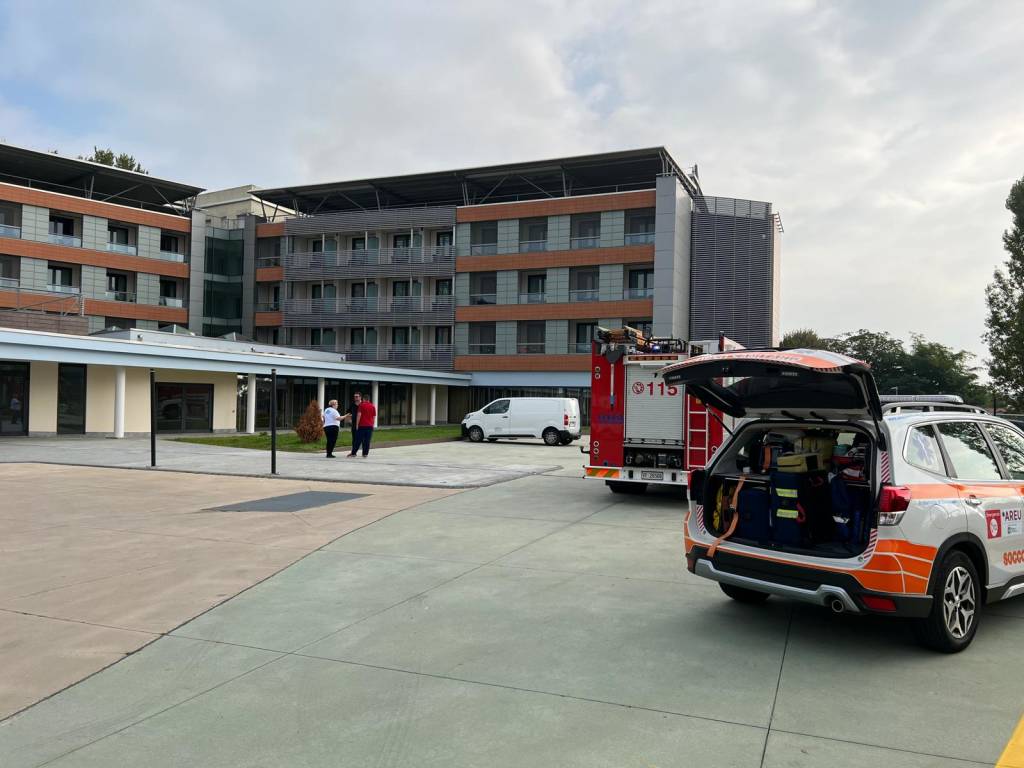 incendio hotel varese ippodromo