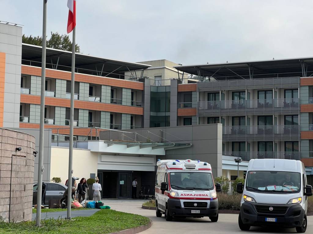 incendio hotel varese ippodromo