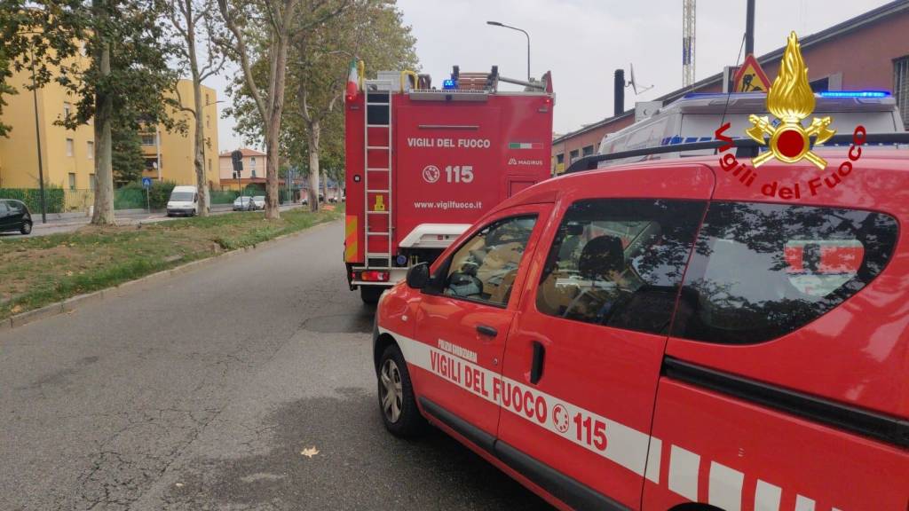 incendio milano lorenteggio 26 ottobre 2022