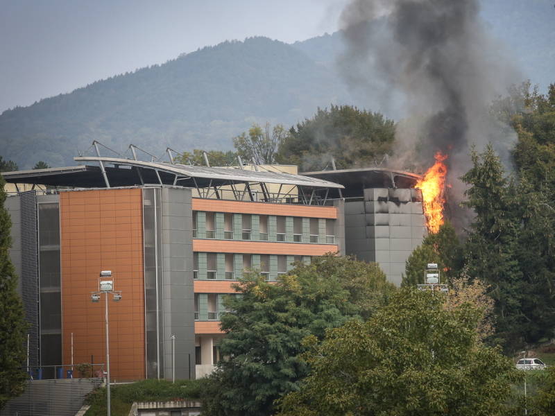 incendio zona atahotel via albani varese ottobre 2022